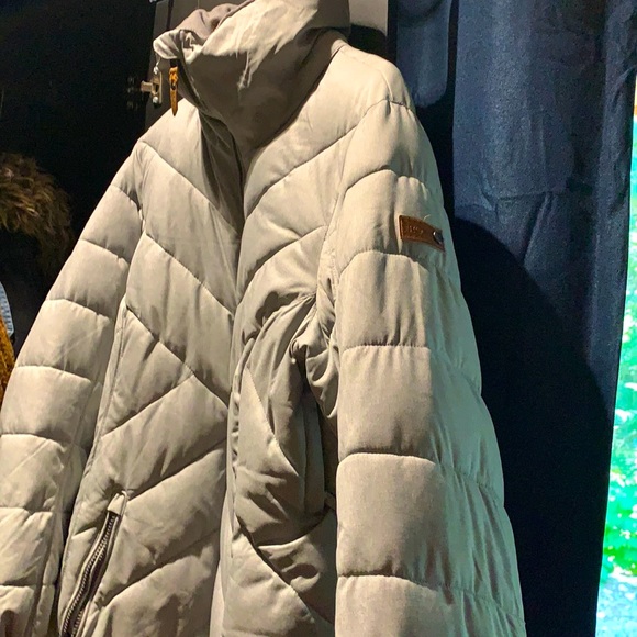 Brand new Roxy ski or snowboarding jacket - Picture 1 of 3